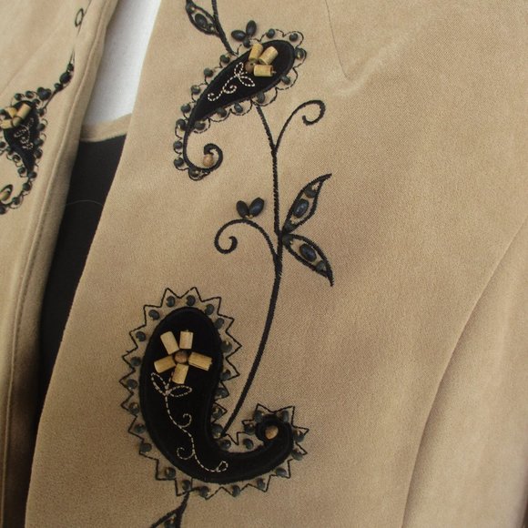 Beautiful 3 piece 16P set jacket, Tank and black pants - Picture 5 of 8